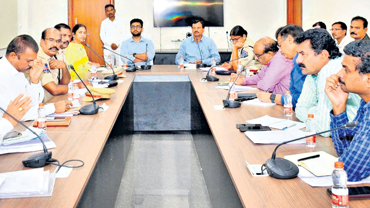 రూ.50 వేల కంటే.. ఎక్కువ తీసుకెళ్లకండి