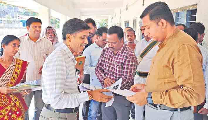 ప్రలోభాలకు గురికావద్దు