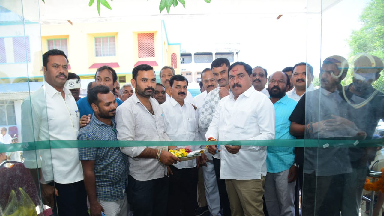 Minister Errabelli | సినిమాలను థియేటర్లలో చూస్తే వచ్చే కిక్కే వేరు : మంత్రి ఎర్రబెల్లి
