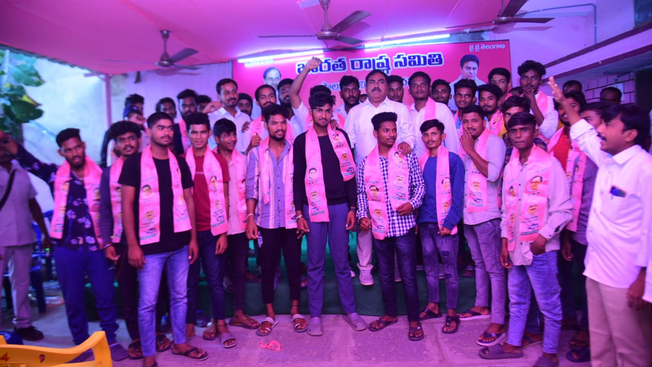 Minister Errabelli | పాలకుర్తి నియోజకవర్గంలో ఖాళీ అవుతున్న కాంగ్రెస్ పార్టీ.. భారీగా బీఆర్‌ఎస్‌లో చేరికలు