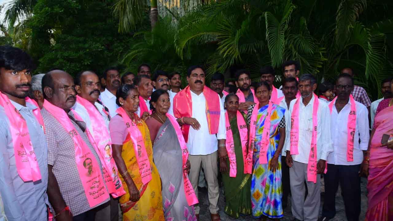 Minister Errabelli | మంత్రి ఎర్రబెల్లి సమక్షంలో బీఆర్‌ఎస్‌లో చేరికలు