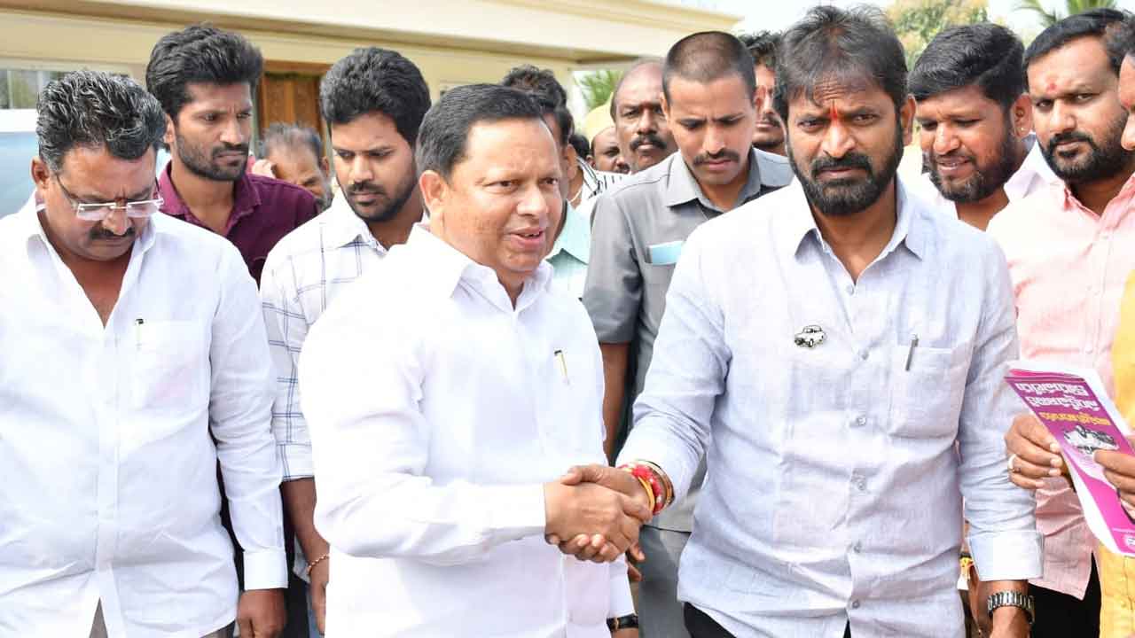 Former MLA Erra Shekhar | మంత్రి శ్రీనివాస్ గౌడ్‌ను లక్ష ఓట్ల మెజార్టీతో గెలిపిస్తాం : మాజీ ఎమ్మెల్యే ఎర్ర శేఖర్