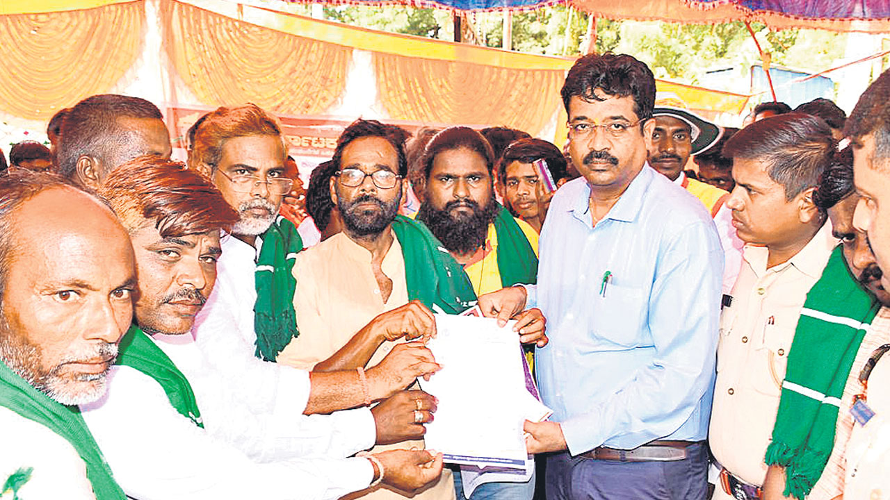 రగులుతున్న కన్నడ రైతు