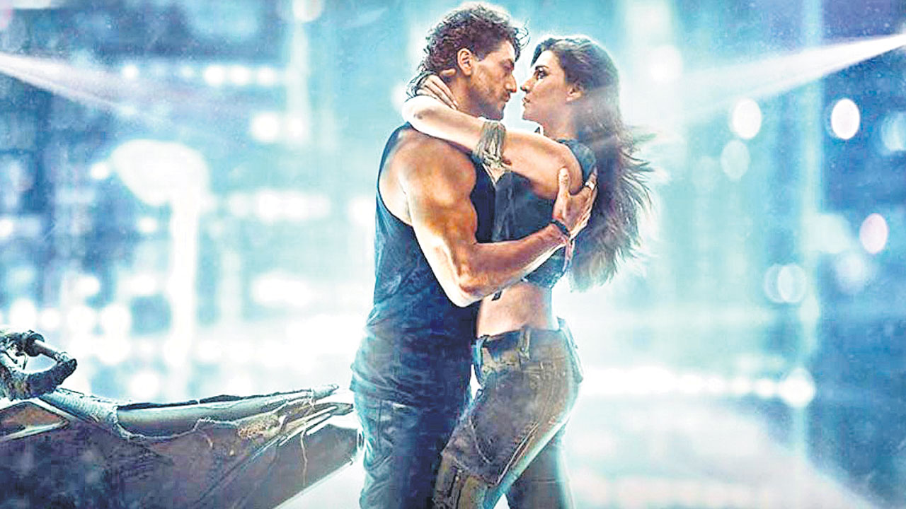 Ganapath | దుష్ణశిక్షణ చేసే యోధుడు