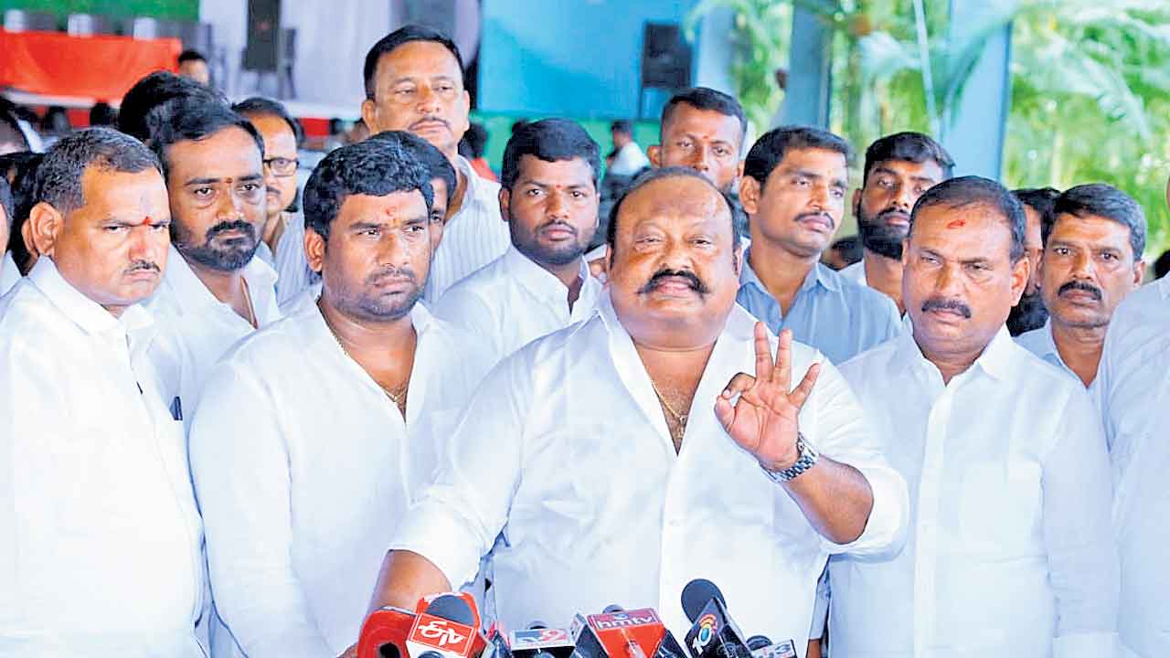 ఈటల.. దమ్ముంటే గజ్వేల్‌లోనే పోటీచేయాలి