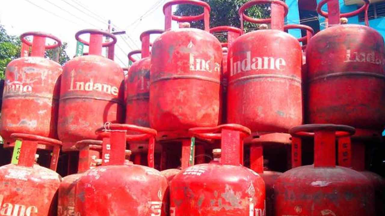 CM KCR | మ‌హిళ‌ల‌కు రూ. 400కే గ్యాస్ సిలిండ‌ర్ : సీఎం కేసీఆర్