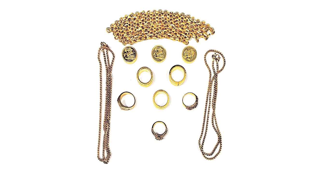 Shamshabad Airport | ఎయిర్‌పోర్ట్‌లో కిలో బంగారం పట్టివేత