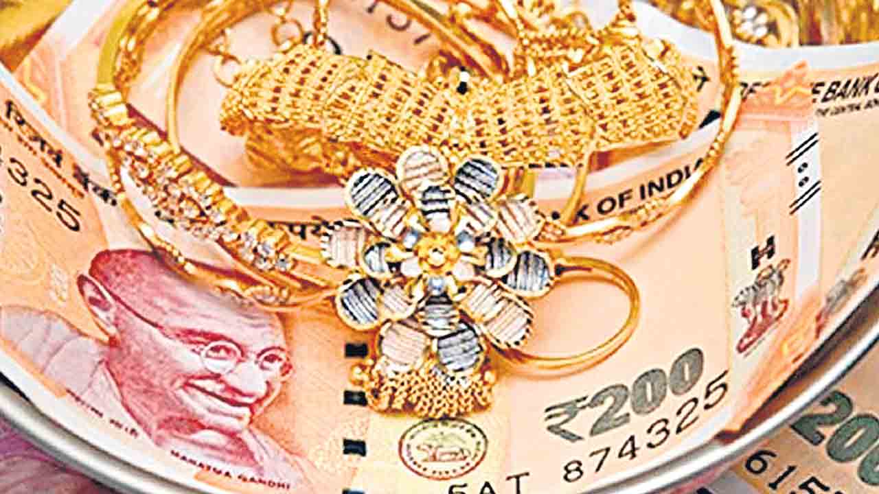 బుల్లెట్‌ గోల్డ్‌ లోన్స్‌ పరిమితి రూ.4 లక్షలు