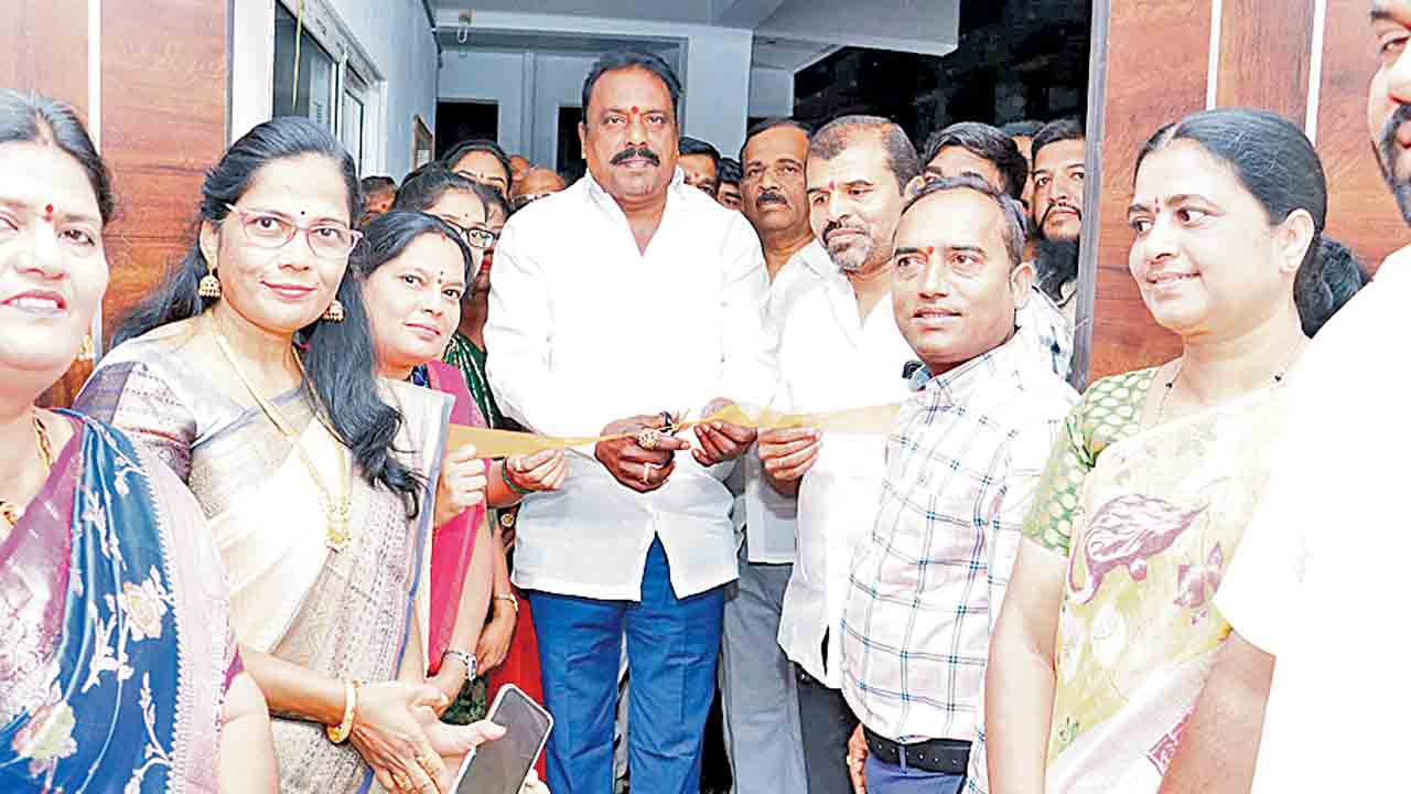 పేదలకు అండ.. గులాబీ జెండా