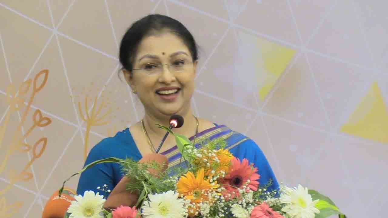 బీజేపీకి నటి గౌతమి రాజీనామా