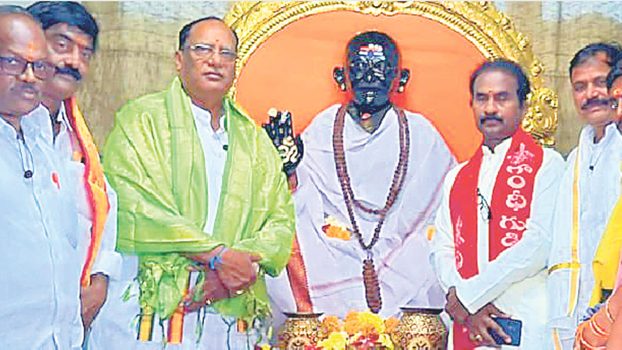 గాంధీ మార్గం భావితరాలకు స్ఫూర్తి