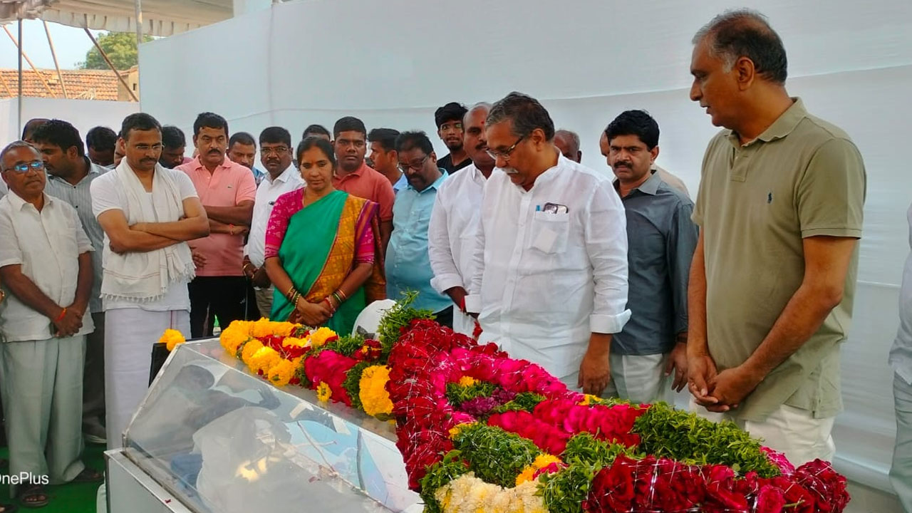 Minister Harish rao | రత్నమ్మకు నివాళులు అర్పించిన మంత్రి హరీశ్‌ రావు