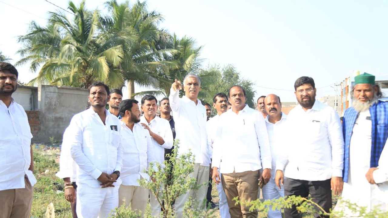 Minister Harish Rao | అలా మాట్లాడటంలో రేవంత్‌ రెడ్డిని మించిన వారు లేరు.. : హరీశ్‌ రావు