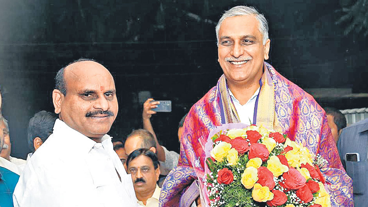 నేడు బీఆర్‌ఎస్‌లోకి మెదక్‌ డీసీసీ మాజీ అధ్యక్షుడు