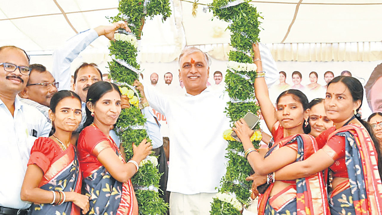 మహిళలకు పెద్దపీట