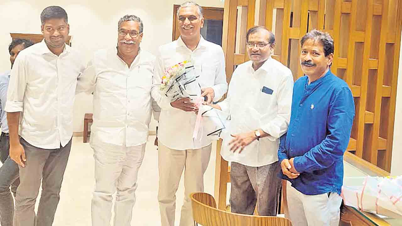 పార్టీకి సేవలందించండి