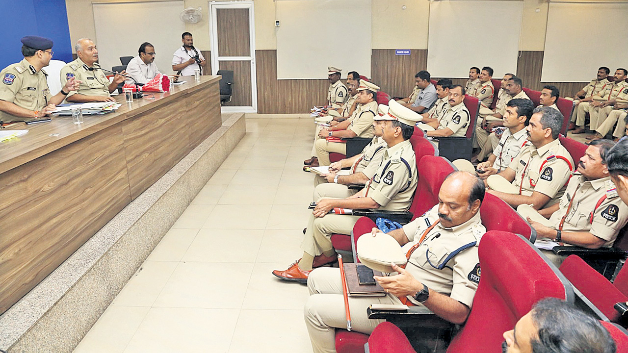 నిష్పక్షపాతంగా ఎన్నికల నిర్వహణ