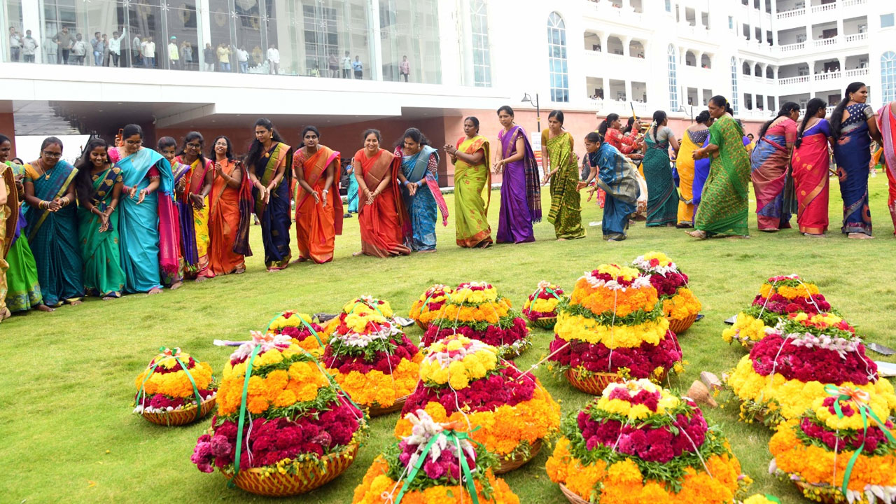 Bathukamma celebrations | డా.బీఆర్ అంబేద్కర్ తెలంగాణ సచివాలయంలో ఘనంగా బతుకమ్మ ఉత్సవాలు