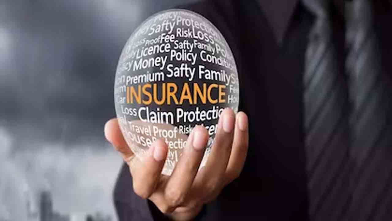 పాలసీదార్లకు అర్థమయ్యేలా వివరాలివ్వాలి