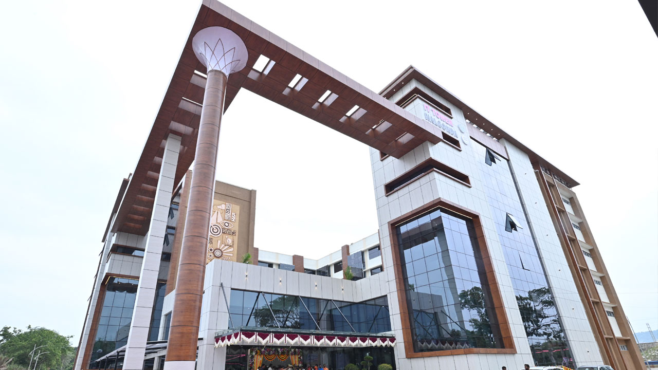 నీలగిరిలో అభివృద్ధి జాతర