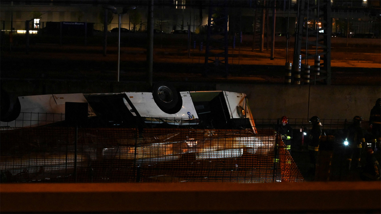 Italy Bus Accident | బ్రిడ్జిపై నుంచి కిందపడ్డ బస్సు.. ఇద్దరు పిల్లలు సహా 21 మంది దుర్మరణం