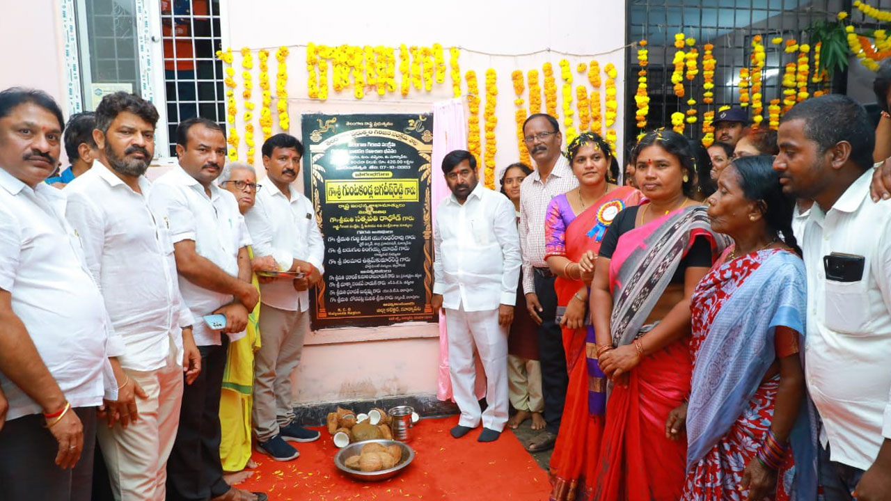 విద్యతోనే జీవితానికి వెలుగులు