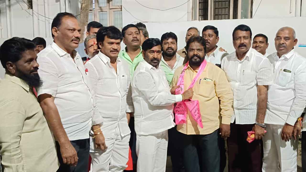 Minister Jagadish Reddy | మంత్రి జగదీష్‌ రెడ్డి సమక్షంలో బీఆర్ఎస్‌లో చేరిన కాంగ్రెస్‌ సీనియర్‌ నాయకుడు ఇస్సార్‌ అహ్మద్