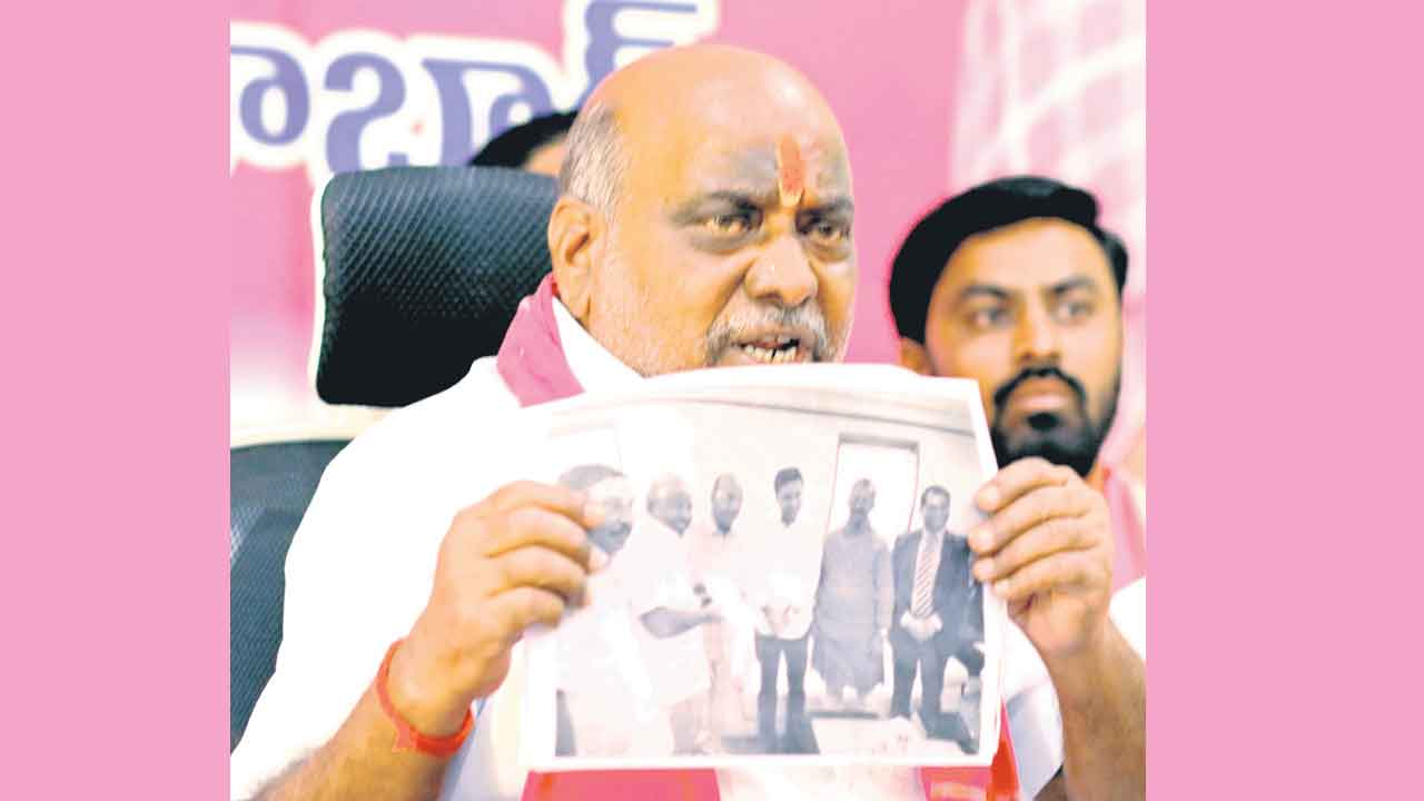 అబద్ధాల బీజేపీని ప్రజలు పాతరేస్తరు..