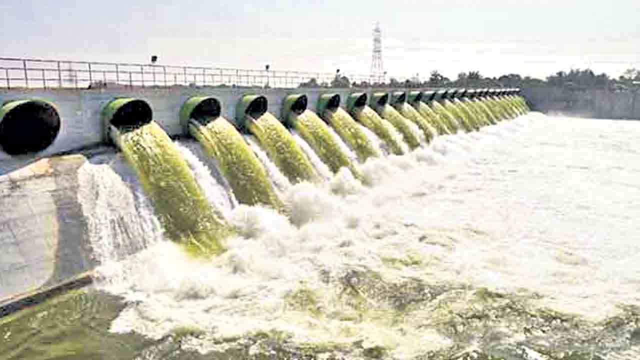 పేదరిక నిర్మూలనలో ప్రభుత్వ కృషి