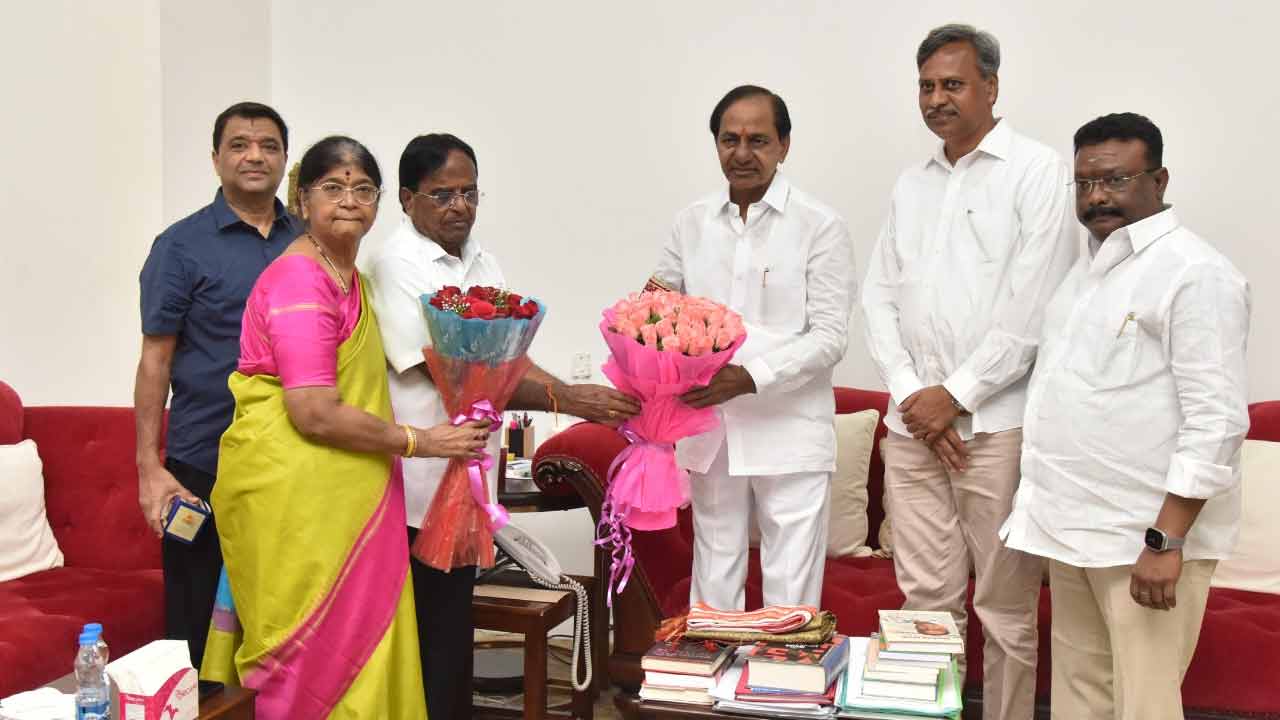 CM KCR | సీఎం కేసీఆర్‌ను క‌లిసిన మాజీ మంత్రి పొన్నాల ల‌క్ష్మ‌య్య‌