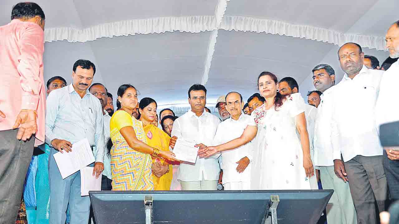 అన్ని రంగాల్లో దూసుకెళ్తున్న తెలంగాణ