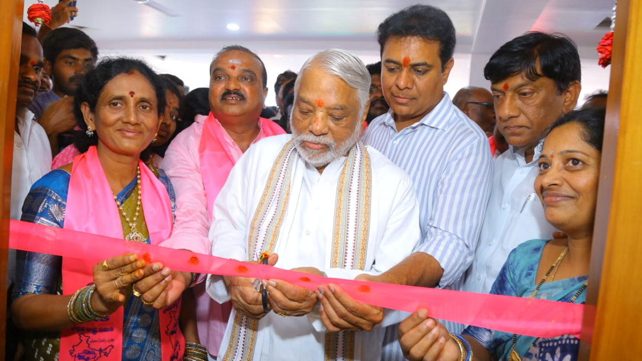 MP Keshav Rao | సిరిసిల్లలో బీఆర్ఎస్ పార్టీ కార్యాలయాన్ని ప్రారంభించిన ఎంపీ కె. కేశవ రావు