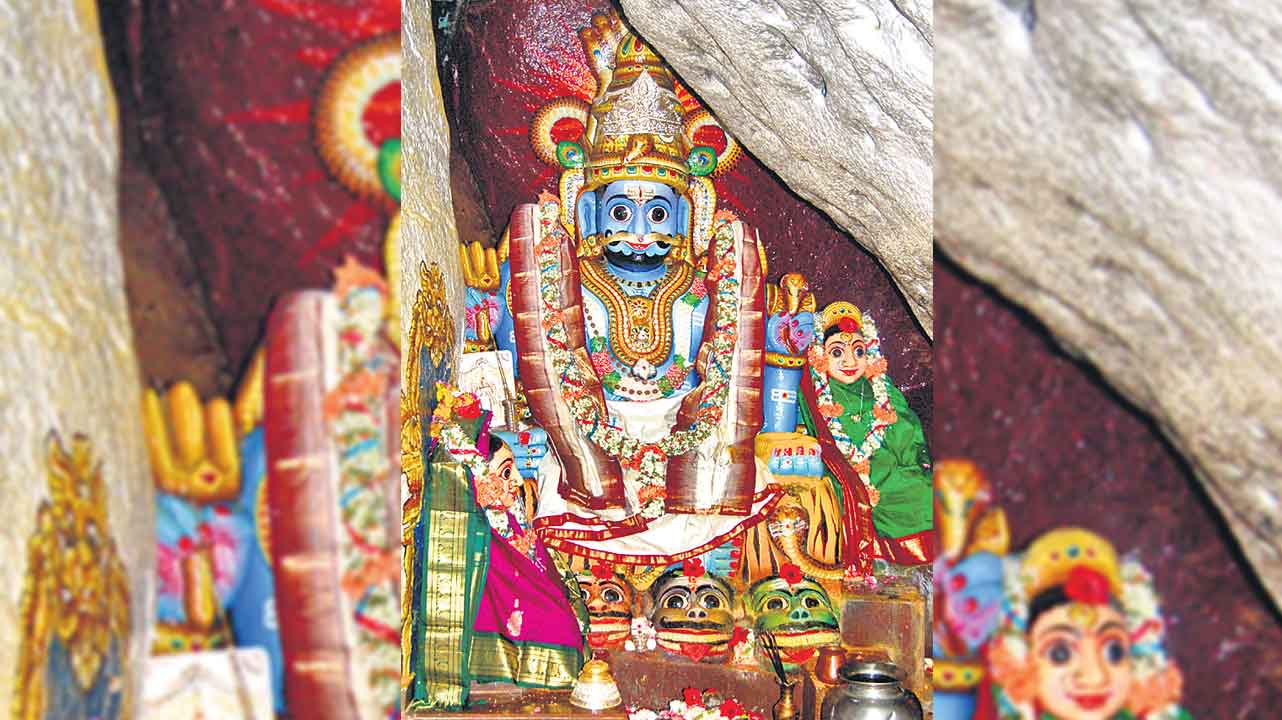 Komuravelli Mallanna | రూ.8 కోట్ల ఇన్‌కం ట్యాక్స్‌ కట్టండి.. కొమురెల్లి మల్లన్నకు ఐటీ నోటీసులు