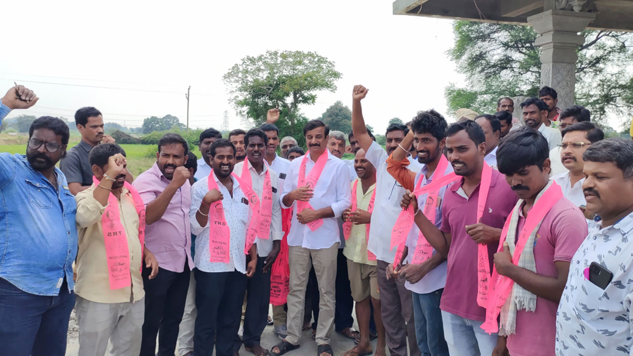 MP Prabhakar Reddy | ఎంపీ కొత్త ప్రభాకర్‌రెడ్డి సమక్షంలో బీఆర్‌ఎస్‌లో చేరిన బీజేపీ నాయకులు