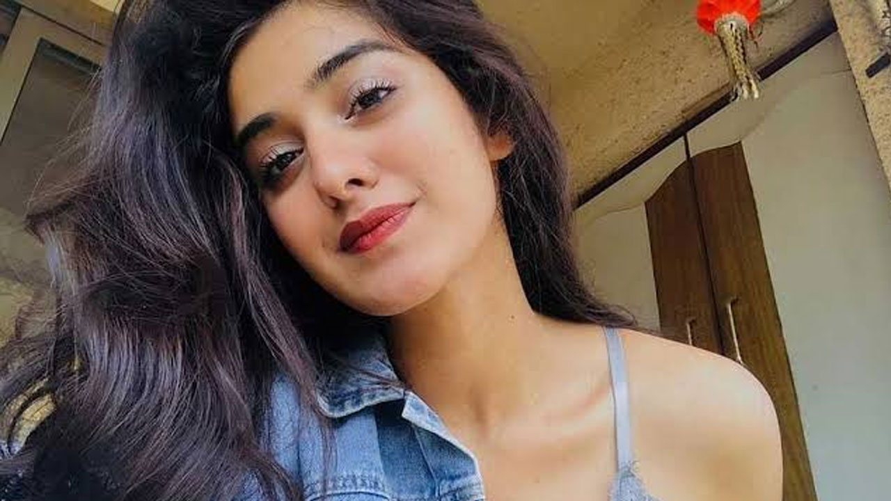 Sakshi Vaidhya | ఏజెంట్ హీరోయిన్‌కు బంపర్ ఆఫర్‌.. పాన్‌ ఇండియా సినిమాలో అవకాశం?