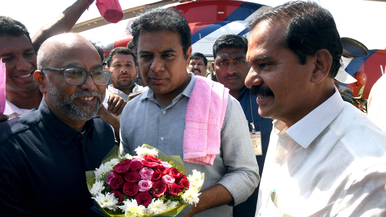 మంత్రి కేటీఆర్‌కు ఘన స్వాగతం