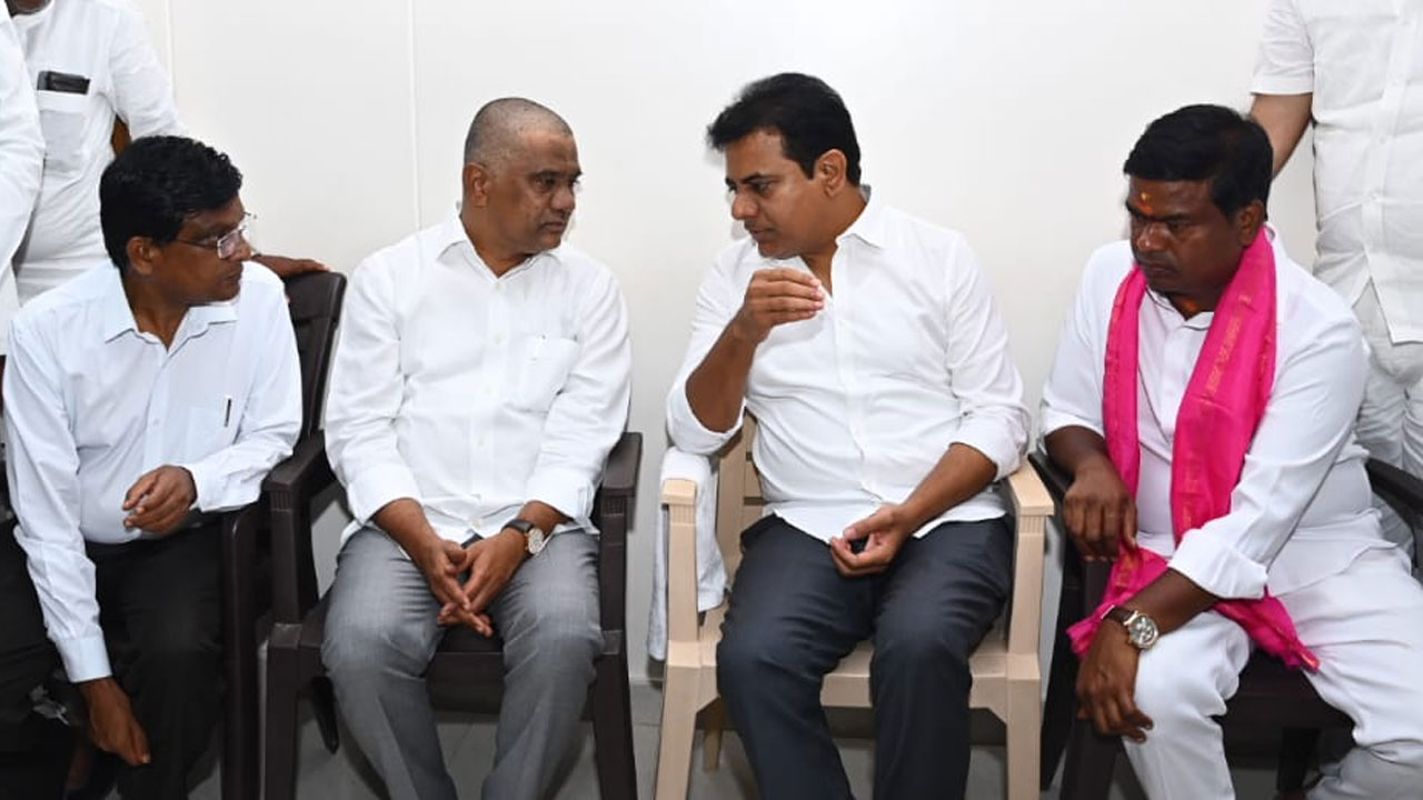 Minister KTR | మంత్రి వేములను పరామర్శించిన కేటీఆర్‌..