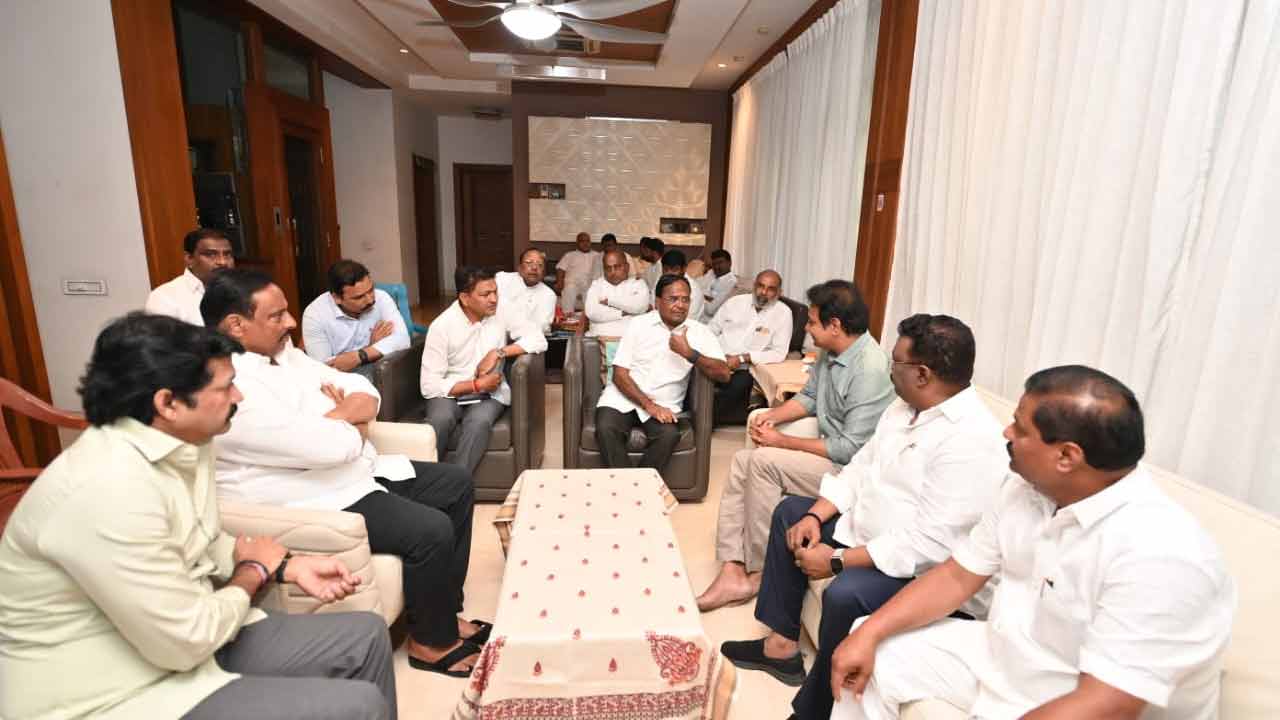 Ponnala Lakshmaiah | కేటీఆర్ బీఆర్ఎస్‌లోకి ఆహ్వానించారు.. రేపు సీఎంను క‌లిసి తుది నిర్ణ‌యం ప్ర‌క‌టిస్తా : పొన్నాల ల‌క్ష్మ‌య్య‌