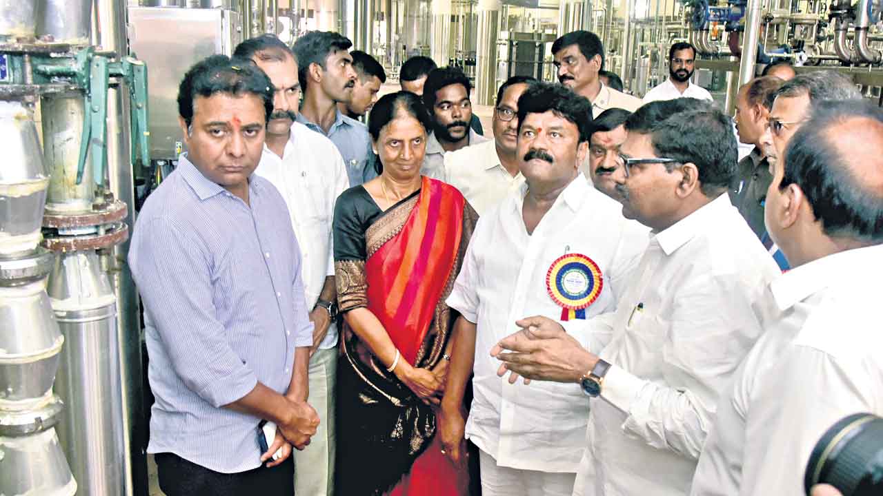 Minister KTR | ప్రభుత్వరంగ సంస్థలను అమ్ముతున్న ప్రధాని మోదీ.. వాటిని కాపాడుతూ అభివృద్ధి చేసేందుకు కృషిచేస్తున్న సీఎం కేసీఆర్‌