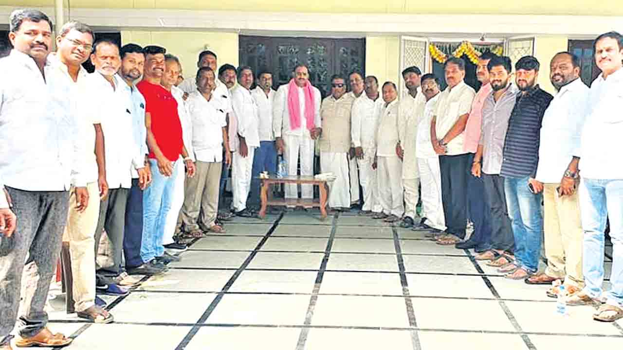 అఖండ మెజార్టీతో గెలిపించండి..