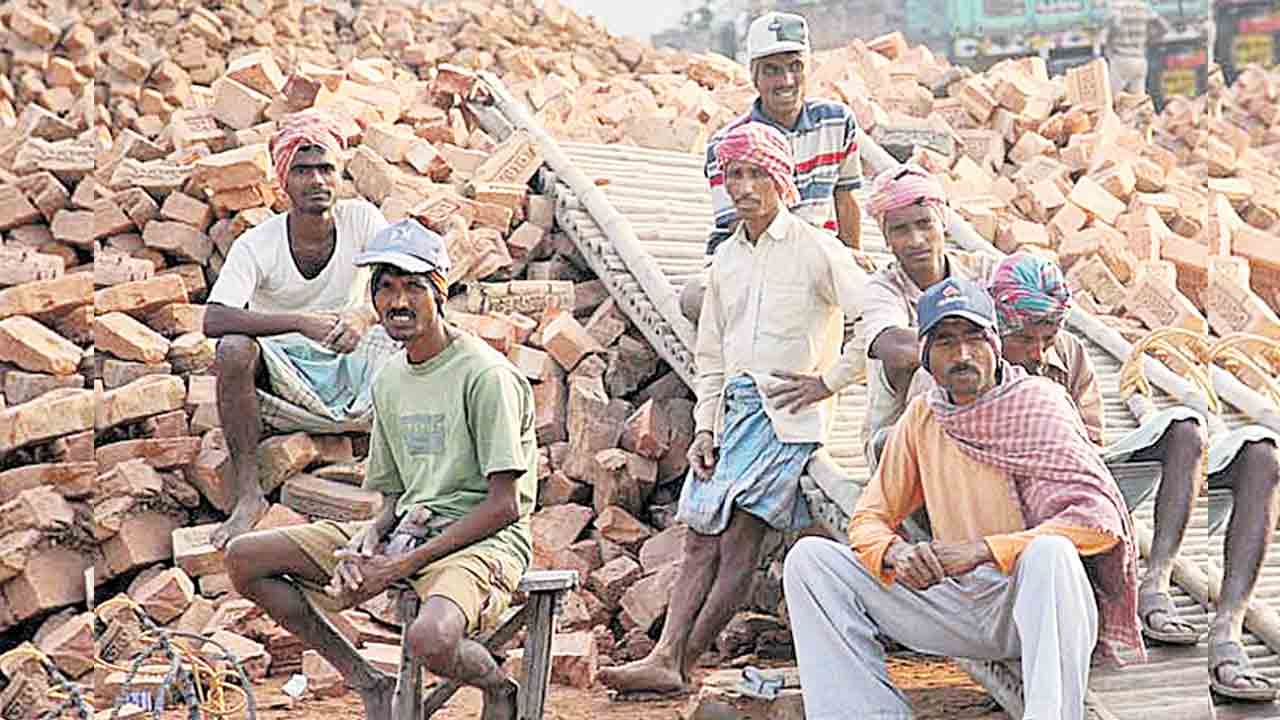 Maharashtra | మహారాష్ట్రలో వెలుగులోకి భారీ అవినీతి.. కార్మికుల మధ్యాహ్న భోజనం పథకం నిలిపివేసిన ప్రభుత్వం