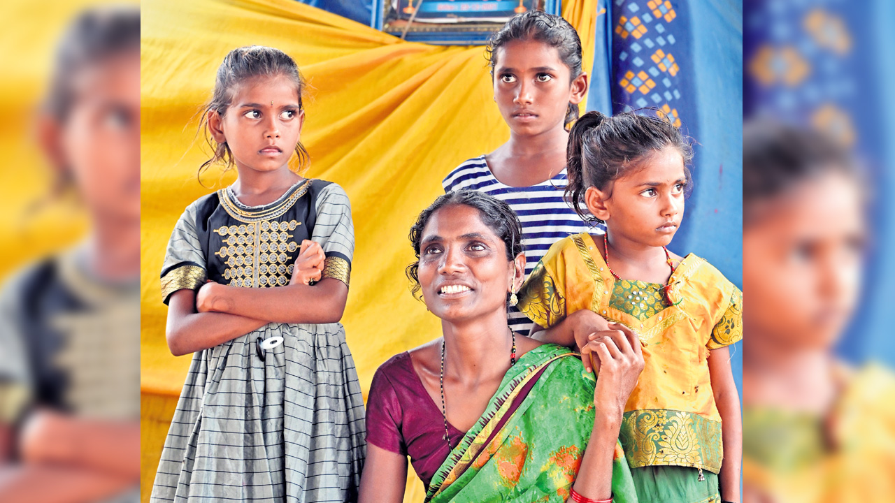 Rythu Bima | లచ్చవ్వ కన్నీళ్లు తుడిచిన రైతు బీమా.. ముగ్గురు ఆడబిడ్డలకు ఇప్పుడదే అండ!