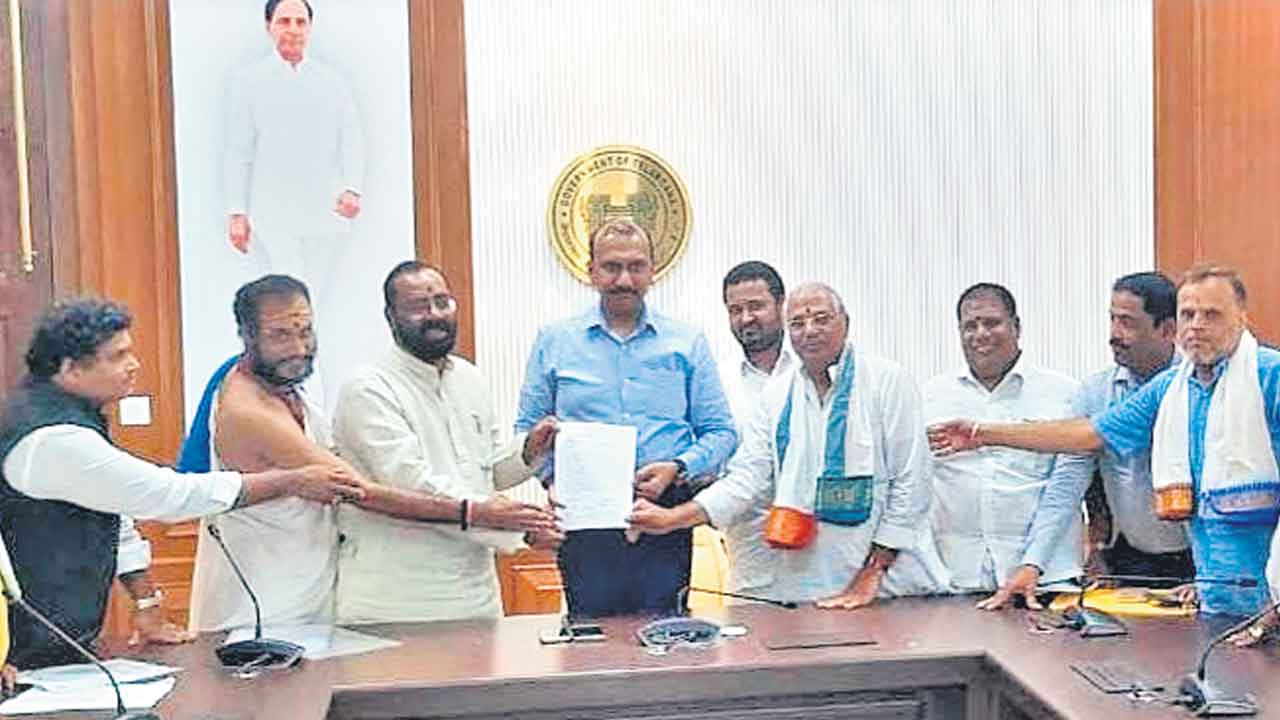 అన్ని జిల్లాల్లో బ్రాహ్మణ సంక్షేమ భవనాలు