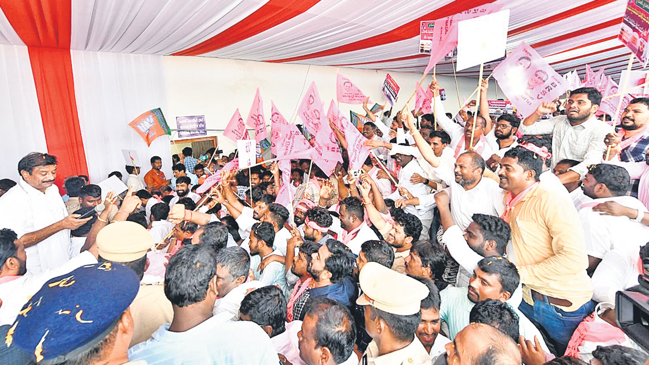 Siddipet Train | సిద్దిపేట రైలు ప్రారంభోత్సవంలో బీజేపీ రాజకీయం.. తెలంగాణ ప్రభుత్వం కష్టాన్ని తమ ఖాతాలో వేసుకుంటూ బిల్డప్‌లు
