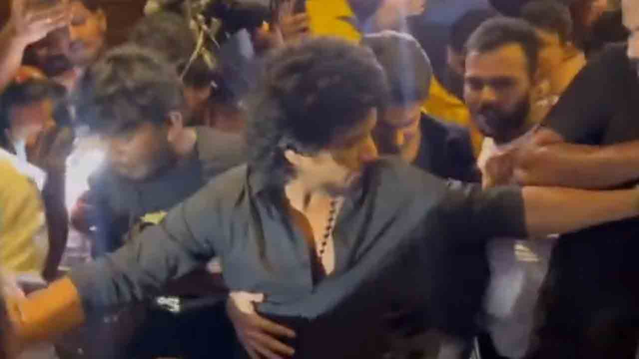 Leo Movie | అభిమానులతో ‘లియో’ సినిమా చూసేందుకు థియేట‌ర్‌కు వ‌చ్చిన లోకేష్‌, అనిరుధ్‌.. వీడియో వైర‌ల్