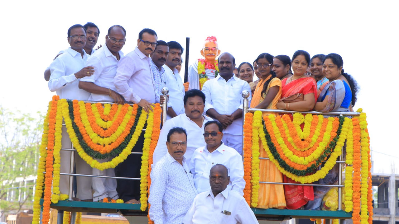 MLA Chirumurthy | గాంధీజీ అడుగుజాడల్లో నడవటమే ఆయనకు మనమిచ్చే ఘనమైన నివాళి : ఎమ్మెల్యే చిరుమర్తి