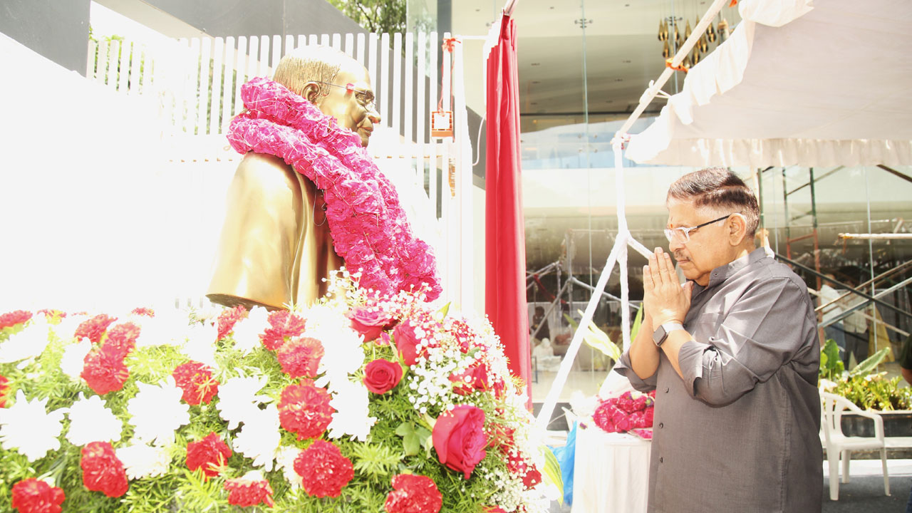 Allu Ramalingaiah | అల్లు రామలింగయ్య కాంస్య విగ్రహాన్ని అల్లు అర్జున్‌ కుమారుడు అయాన్‌ ఆవిష్కరించారు