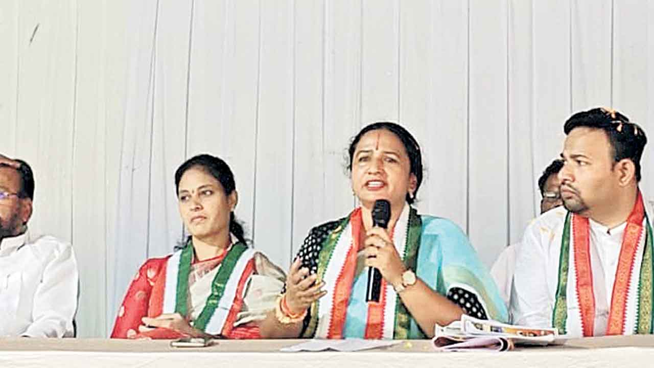 Congress | టికెట్ల పంపిణీలో అన్యాయం.. పాలేరులో మాధవీరెడ్డి ఆవేదన