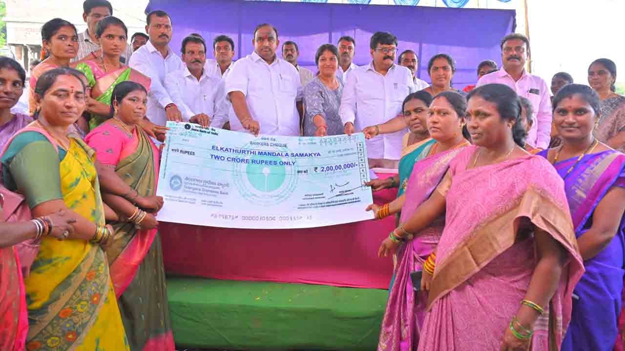 మహిళలు ఆర్థికంగానిలదొక్కుకోవాలి