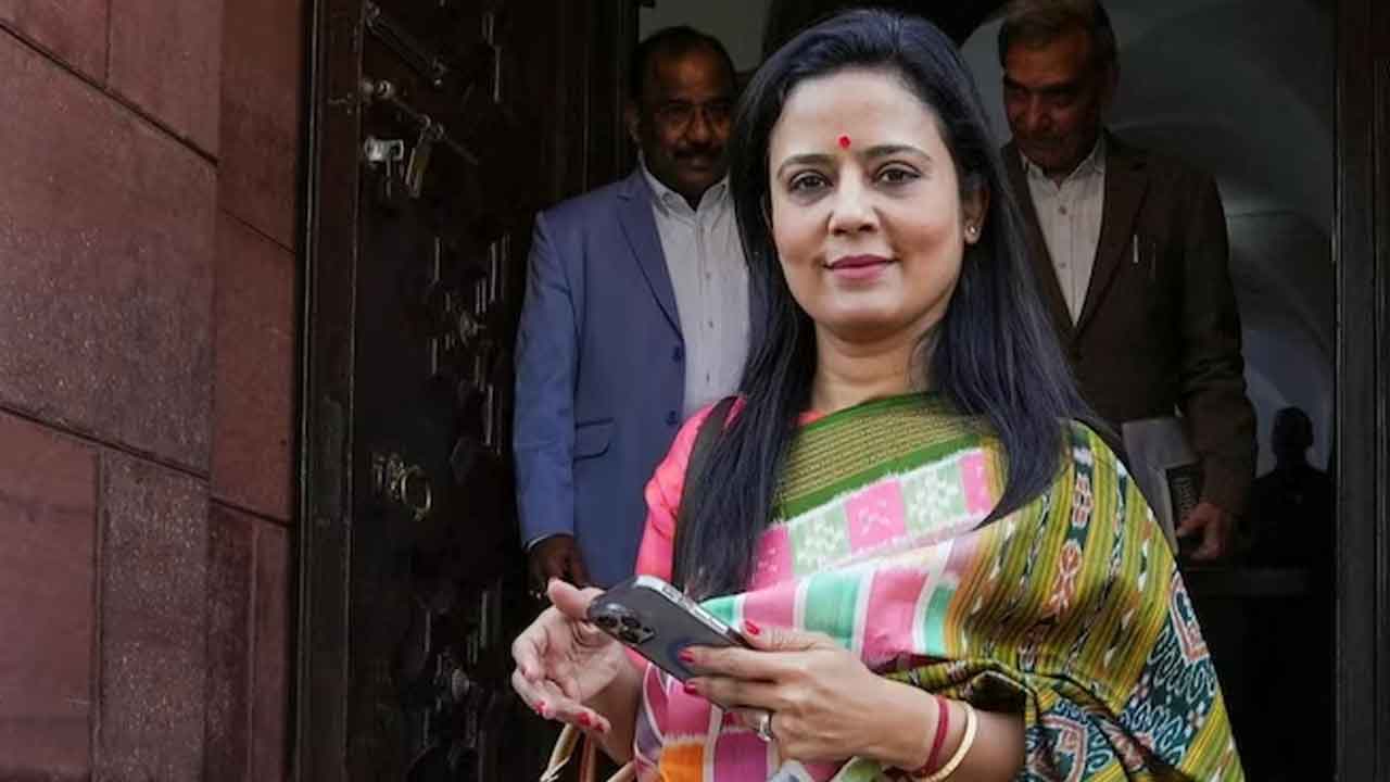 మహువాకు ఎథిక్స్‌ కమిటీ సమన్లు